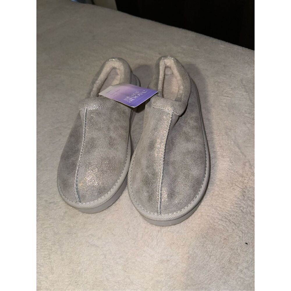 NWT Stars above hard bottom suede leather slippers size 7